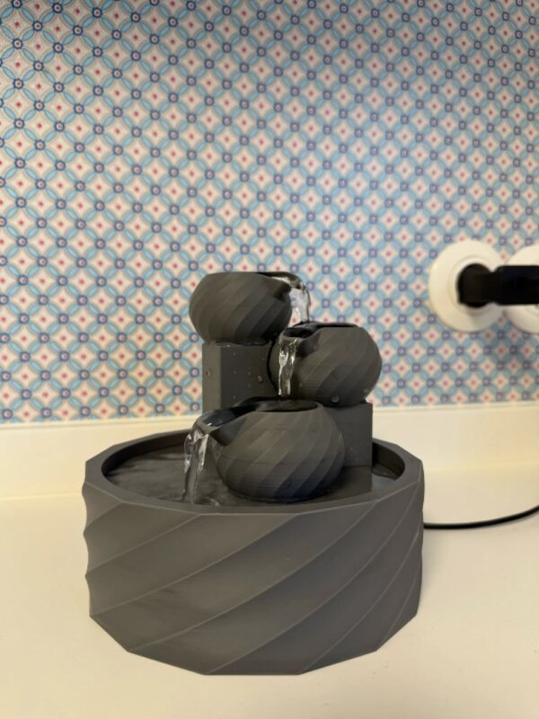 PET DRINKING FOUNTAIN & DECORATIVE WATER FEATURE - Image 2
